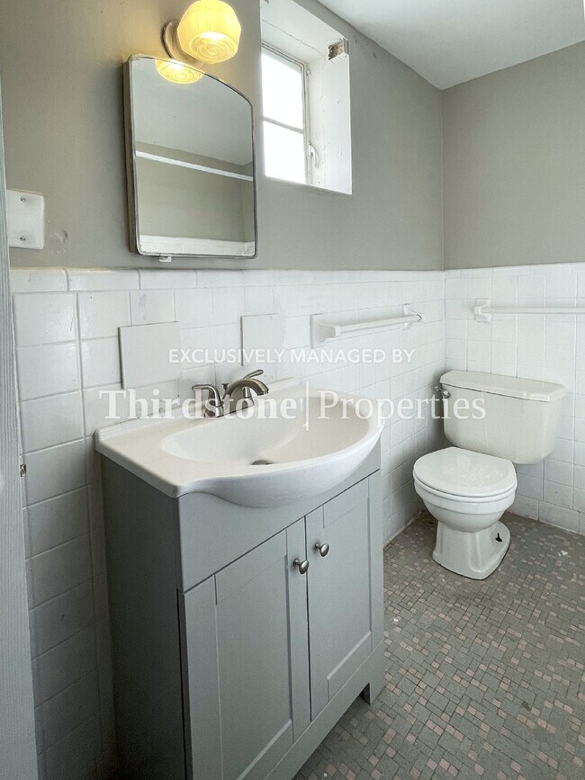 316 E 19th St Unit B