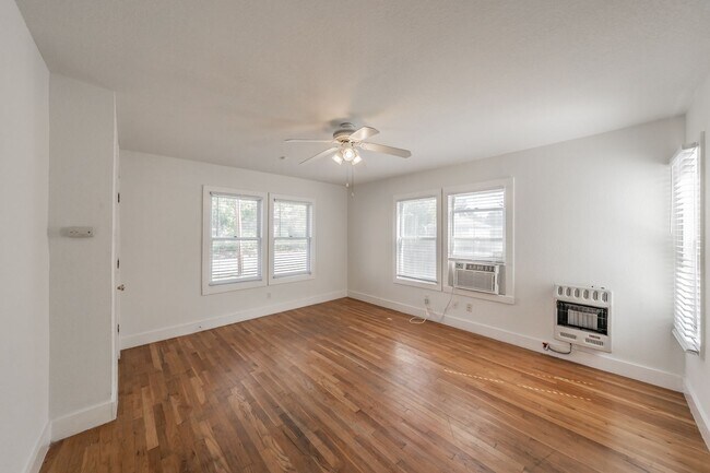 Photo - Efficiency apartment in the Historical Fai...