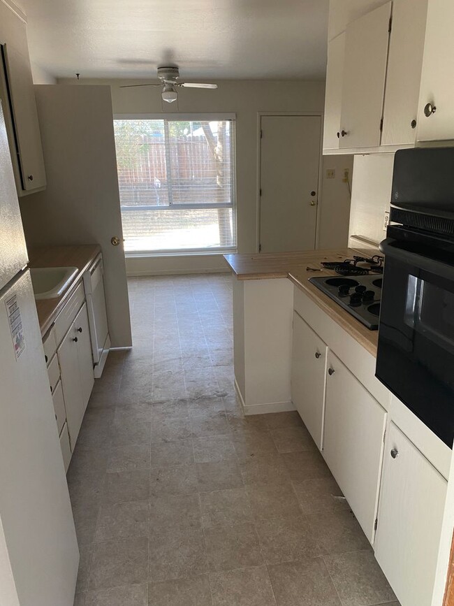 Photo - 3 Bedroom 2 Bath Home Close to Downtown and Shopping