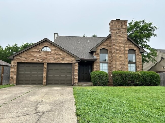 Building Photo - 1225 Eaton Ln