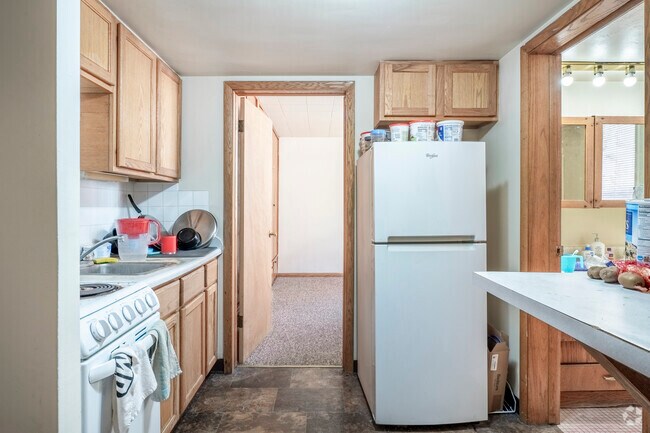 2BR, 1BA - 480SF - Kitchen