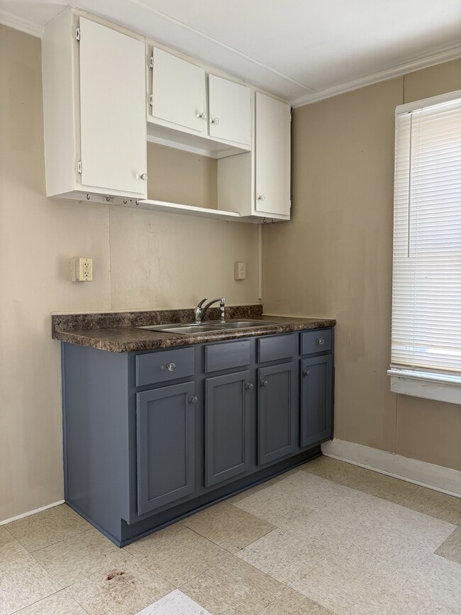 Photo - 400 Lamar St