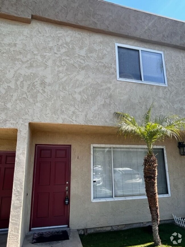 Building Photo - 2 bed 1.5 bath condo for rent