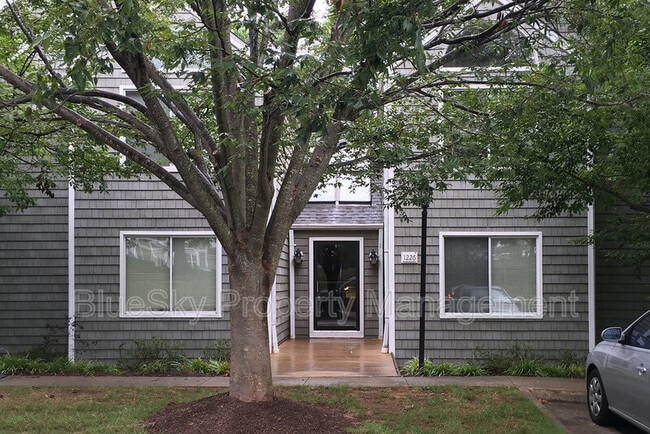 Photo - 1214 Clifden Green Rental