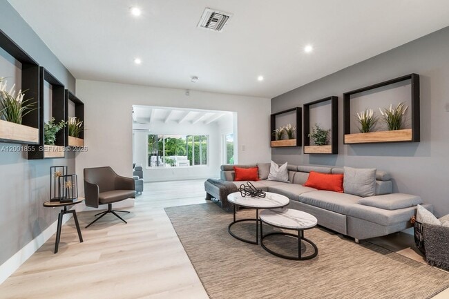 Photo - 18641 Belview Dr