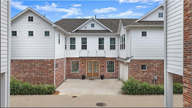 Photo - 1005 Cavour Pl