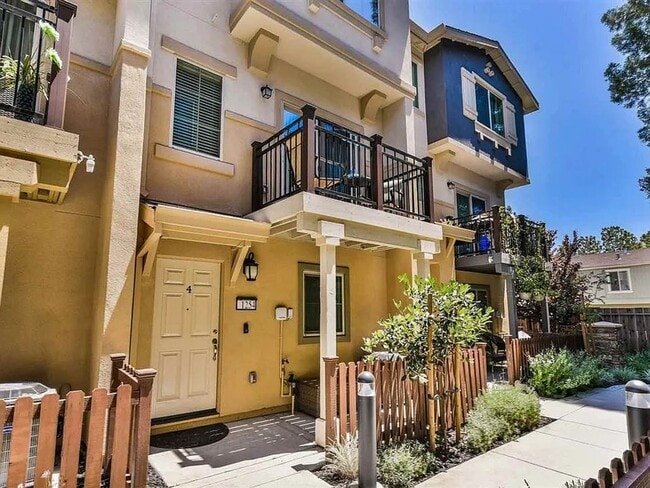 Building Photo - Concord Beautiful 3 bedroom 3 bathroom fully updated townhome, gated community!