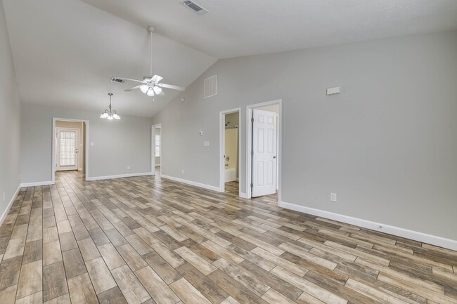 Photo - 219 Lynbrook Way