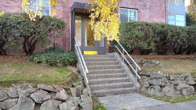 Denny Apartments