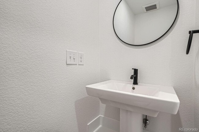 Photo - New Construction 4-Bedroom Townhome with Rooftop Deck & Mountain Views