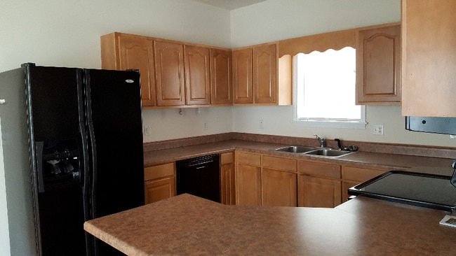 Photo - 990 Scotland Rd