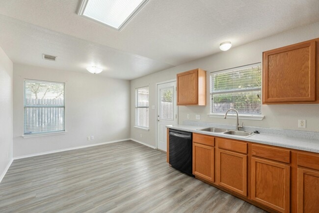 Photo - 113 Matthew Dr