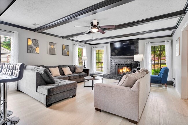 Photo - 1523 Saddlecreek Dr