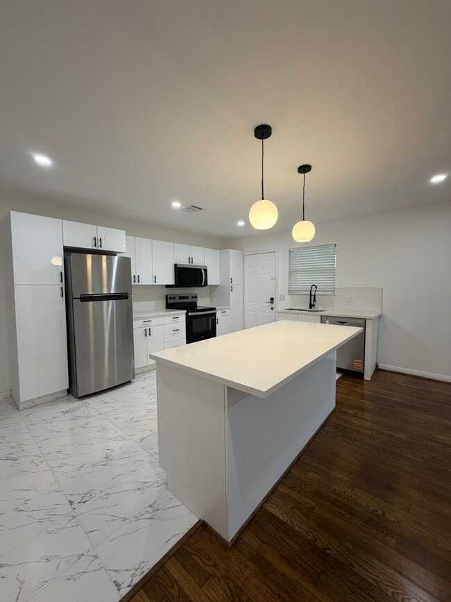 Photo - 1972 W McKinney St