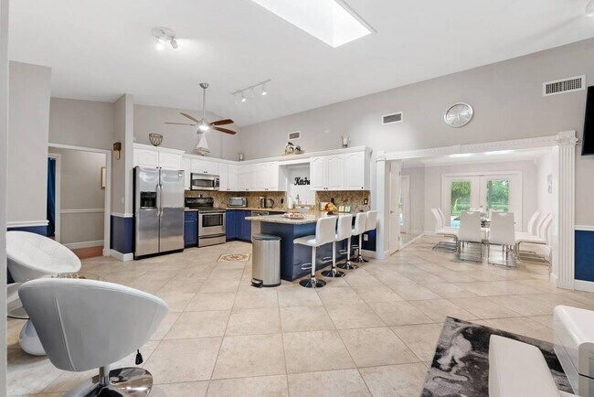 Photo - 166 Old Country Rd S