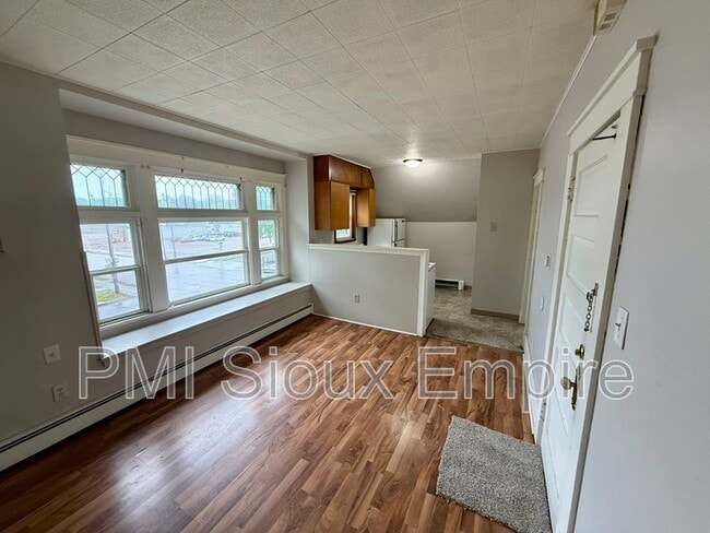 Building Photo - 927 S Spring Ave Unit 3