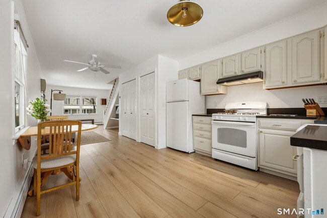 Photo - 19 Windy Knolls Unit Right Side