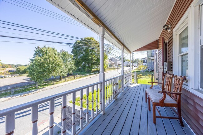 Photo - Available Now! Spacious 3-Bedroom Duplex i... Unidad B