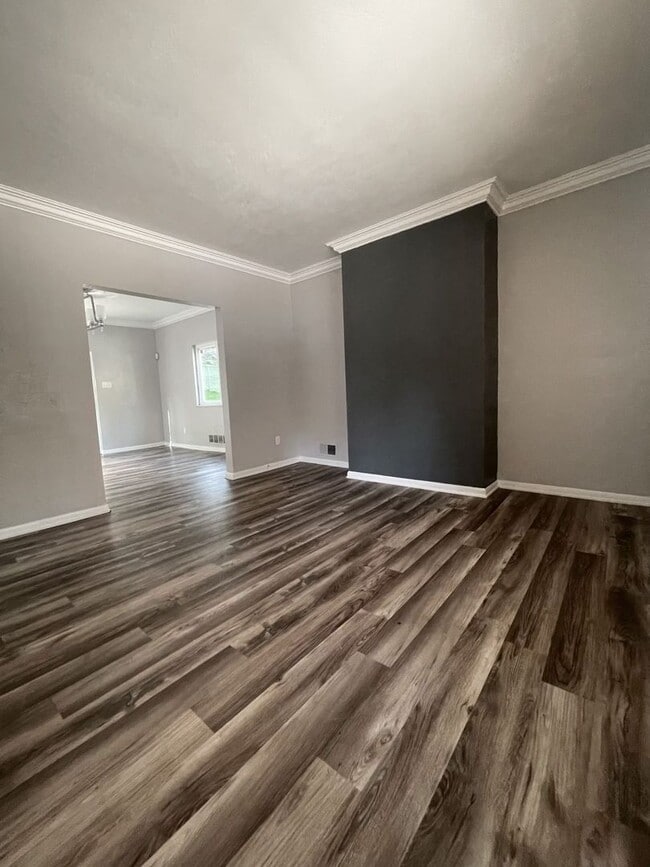 Photo - 2 Bedroom 1 bath w/laundry and yard