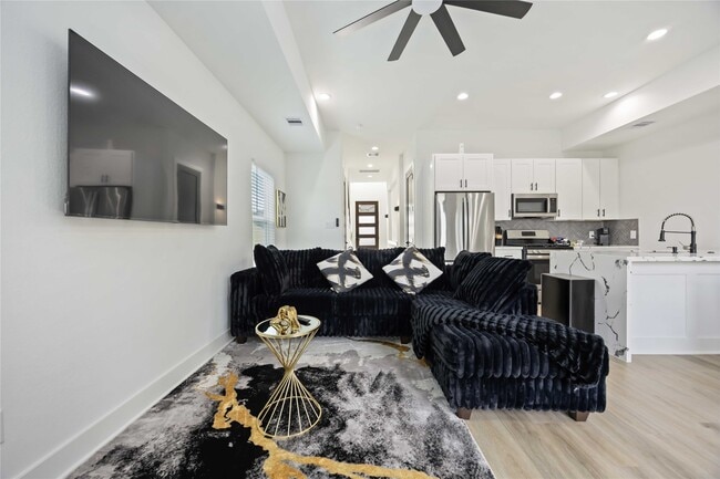 Photo - 964 Lucky St Unit B