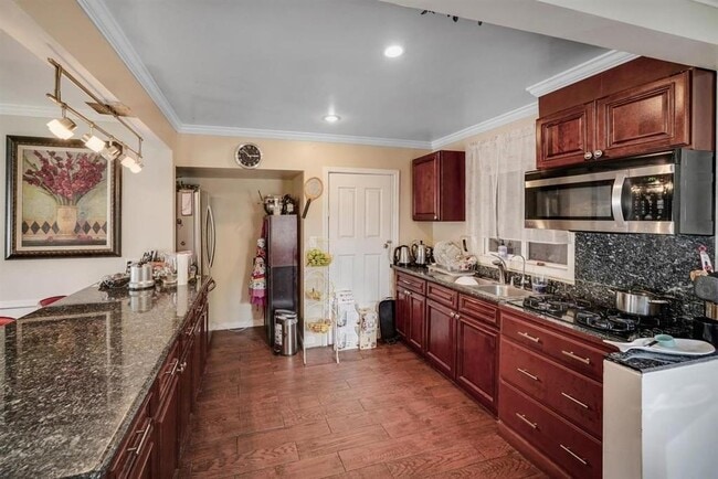 Photo - 522 Scott Ave