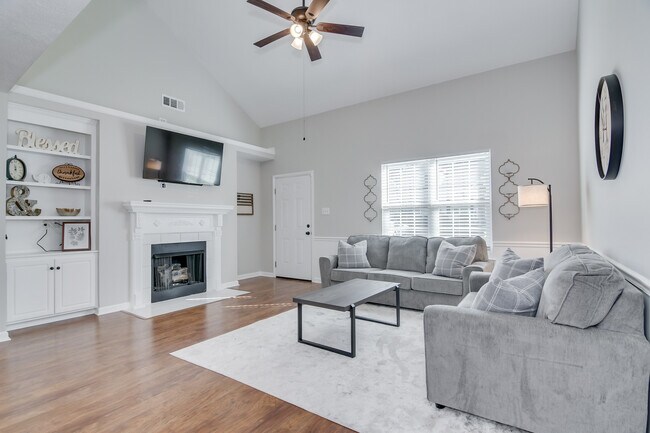 Photo - 2003 Helmsdale Ln