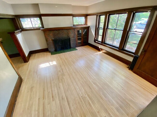 Photo - 2016-2018 E 6th Street Unit 2016