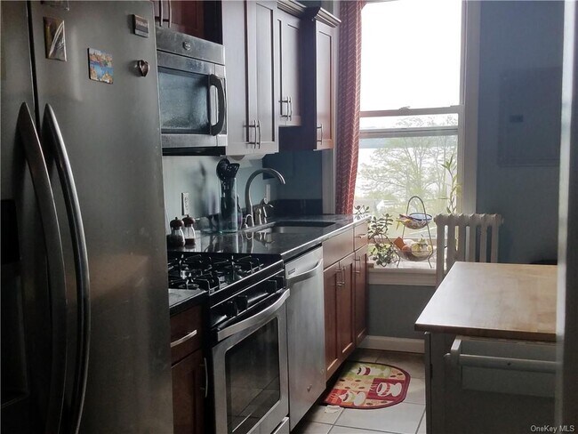 Photo - 21 N Broadway