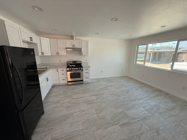 Photo - 223 N B St
