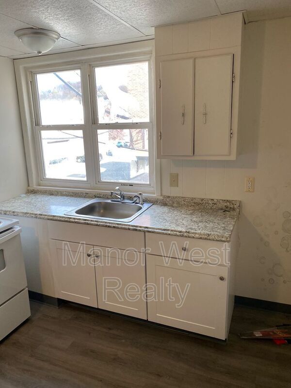 Photo - 218 W Market St