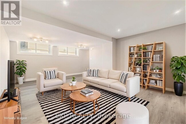 Photo - 1216 Montblanc Cres