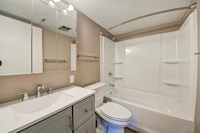 Photo - 1215 Oakland Rd NE Unit 17