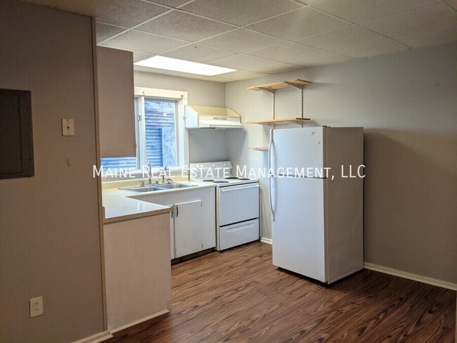 Building Photo - 66 Cedar St Unit 2 Rental