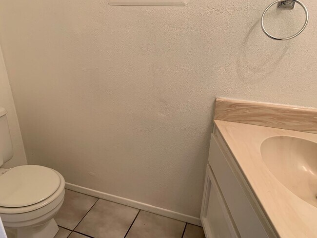 Photo - Wonderful 2 bedroom 1.5 bath unit in Chandler Unit 115