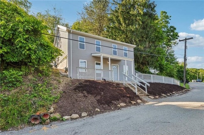 Photo - HOME FOR THE HOLIDAYS SPECIAL!-4 BEDROOM HOME IN FOX CHAPEL