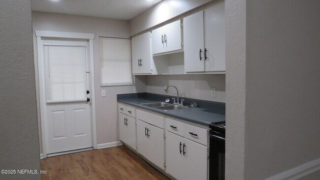 Photo - 1160 Mohawk St