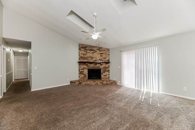 Photo - 405 Crestwood Dr