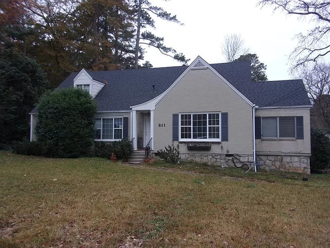 Photo - 211 Garden Ln