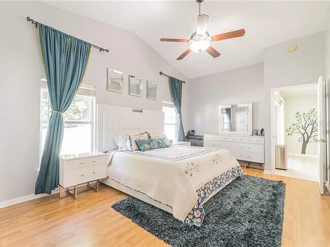 Photo - 530 Wellesly St
