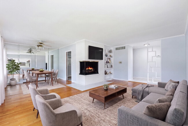 Photo - 301 N Derbyshire Ave