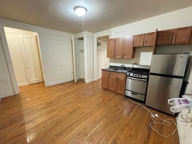 Photo - 142 W 238th St Unit 9