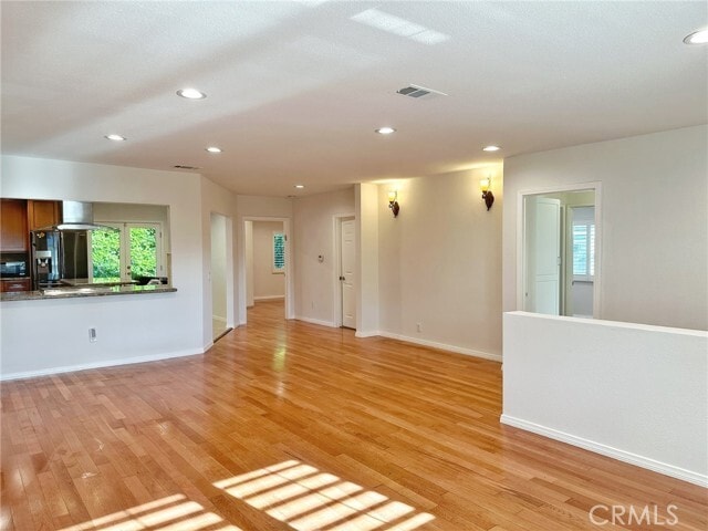 Photo - 5857 Balcom Ave
