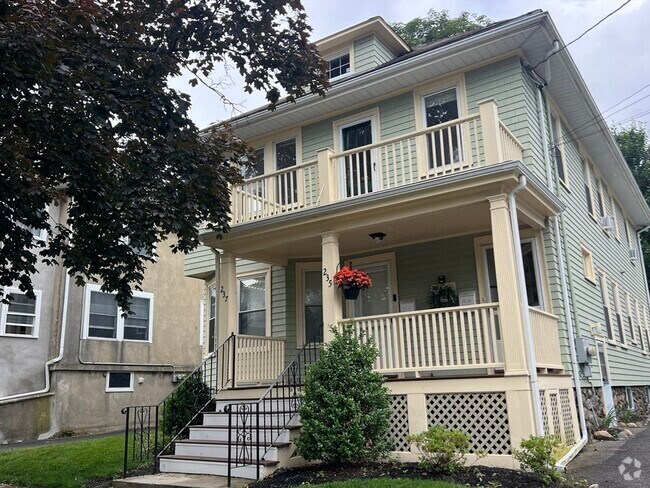Building Photo - 235 White St Unit 2 Rental