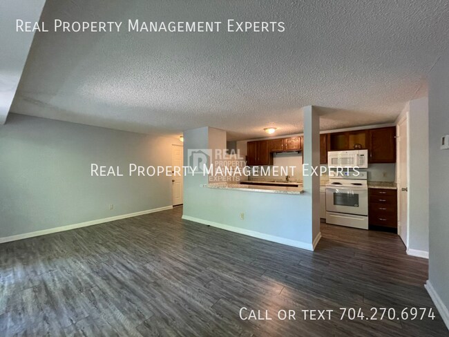 Photo - 9541 Shannon Green Dr Unidad Apt H