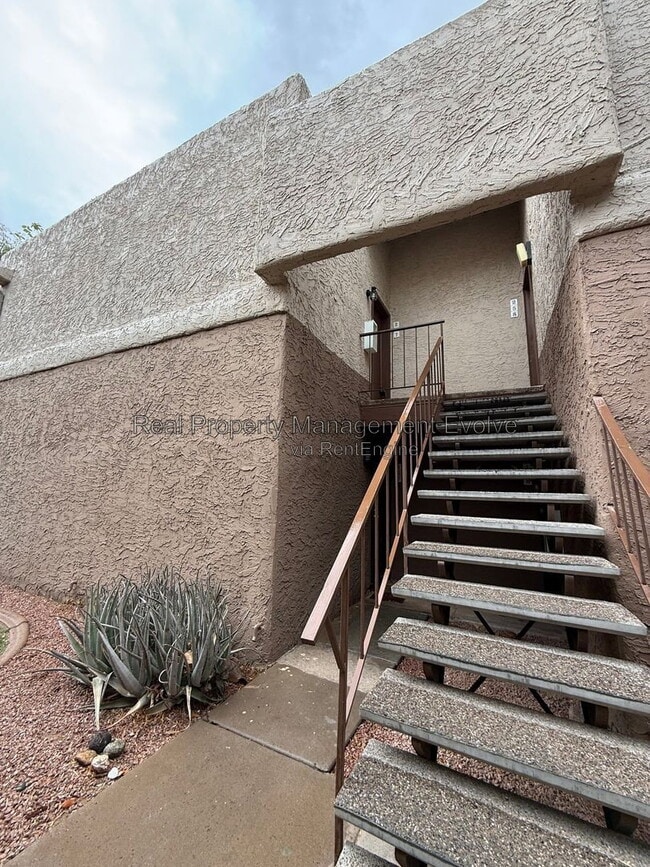 4554 E Paradise Village Pkwy N Unidad 257