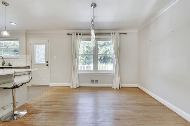 Photo - Great Rambler in Bethesda! Unbeatable Location! Partially Furnished Optional
