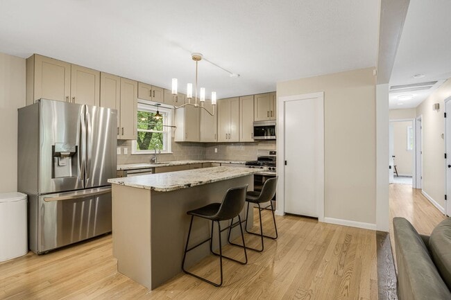 Building Photo - Royal Pines Gem with Private Fenced Yard