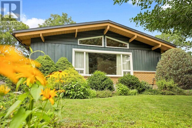 Photo - 359 Mountbatten Ave