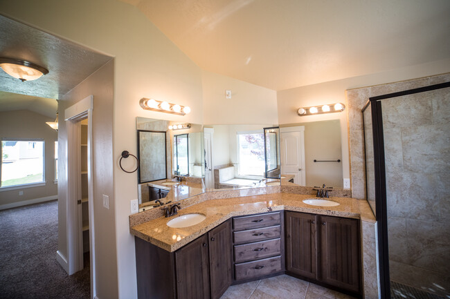 Photo - 1711 W Hamilton Dr House