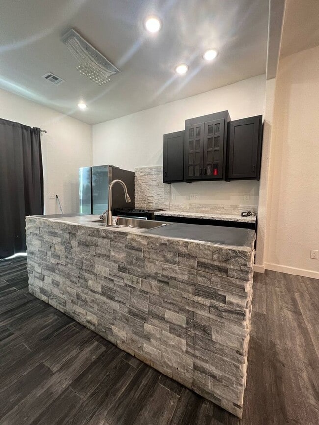 Photo - COMING SOON: BEAUTIFUL MODERN 2 BEDROOM / 1 BATHROOM WITH FENCED IN YARD CLOSE TO HOSPITALS IN JO...